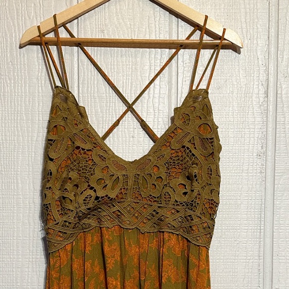 Lace Bodice Smocked Back Slip Dress - Picture 4 of 9